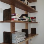 Bibliothèque sur mesure en noyer et acier
