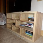 Meuble de télévision sur mesure en mélèze massif contemporain