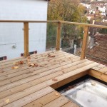 terrasse bois et balustrade verre