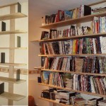 Bibliothèque en chataigner. Serre livres en acier bruni.