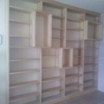 Bibliothèque en frêne avant remplissage