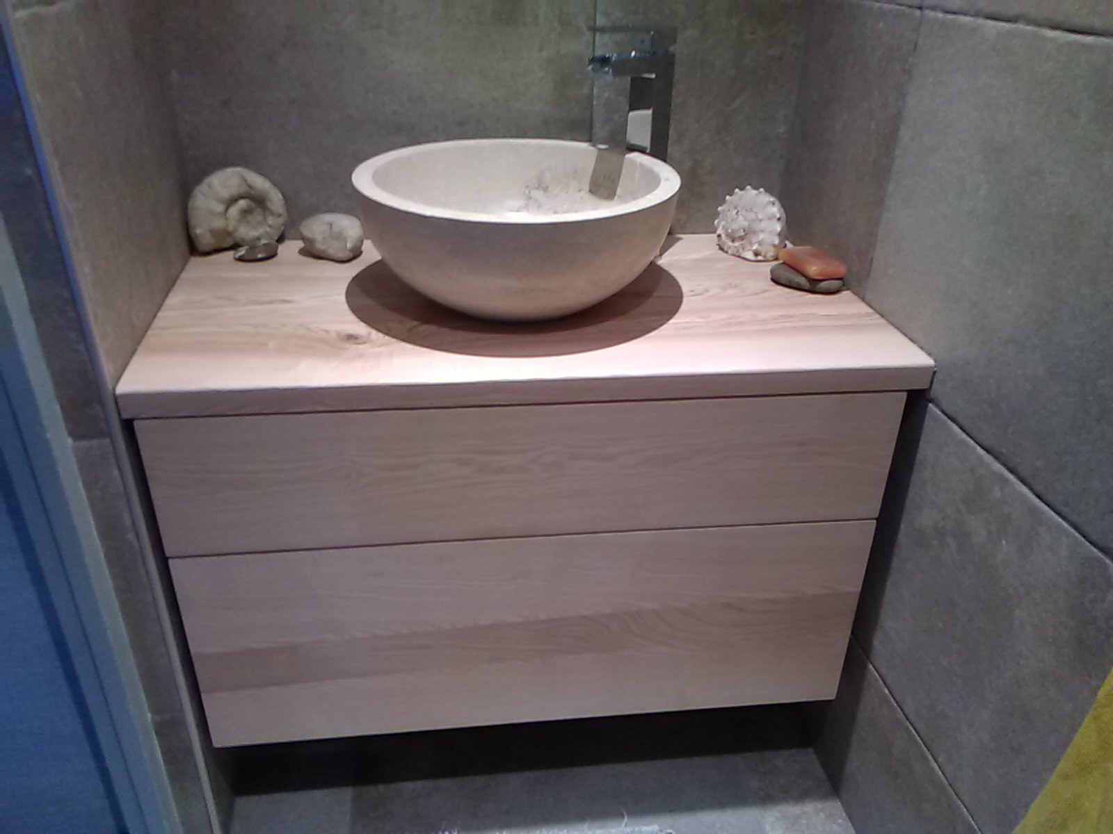meuble de salle de bains en frêne massif