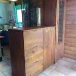 Meuble à tiroirs en noyer teinté